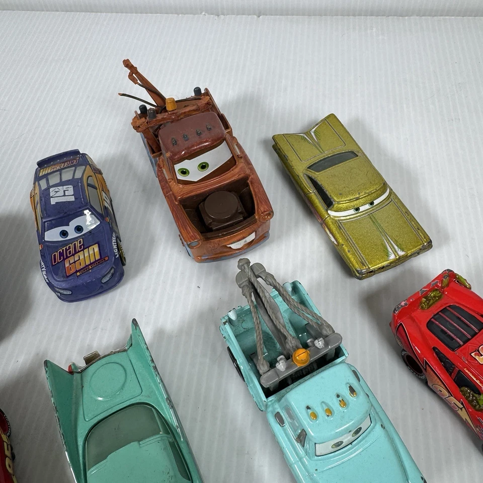 Lote de Coches Disney Pixar Diecast y Juguetes de Plástico Mater, Rayo McQueen y Más Foto 4 de 4