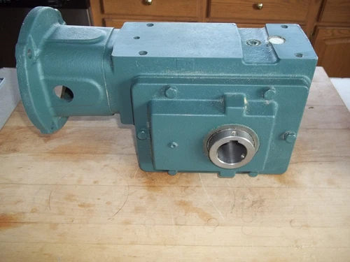 NEW DODGE (ROCKWELL AUTOMATION) C200S25N140 RIGHT ANGLE GEAR REDUCER 25:1 3.58HP