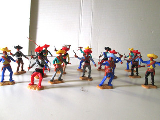 Timpo Toys. Mexikaner Bandidos 17 Spielfiguren mehrteilig UK 1970er.