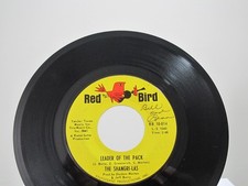 45 RECORD - THE SHANGRI-LAS - LEADER OF THE PACK