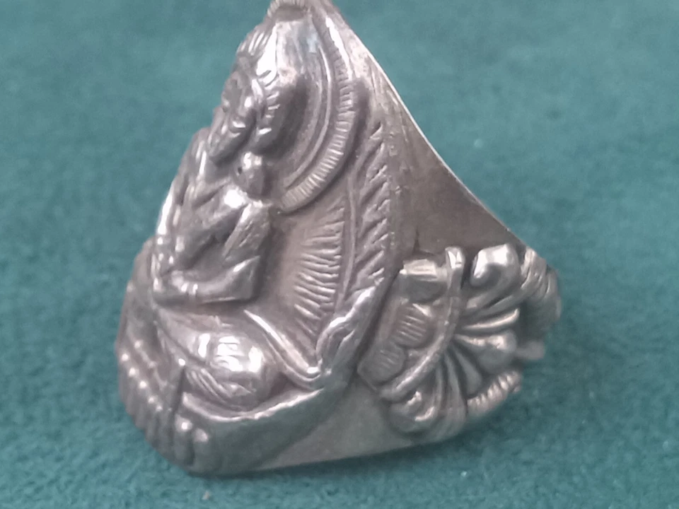 Estate unique Antique Sterling Silver Buddhist Theme Ring: Size 6.25 - Image 2 of 4
