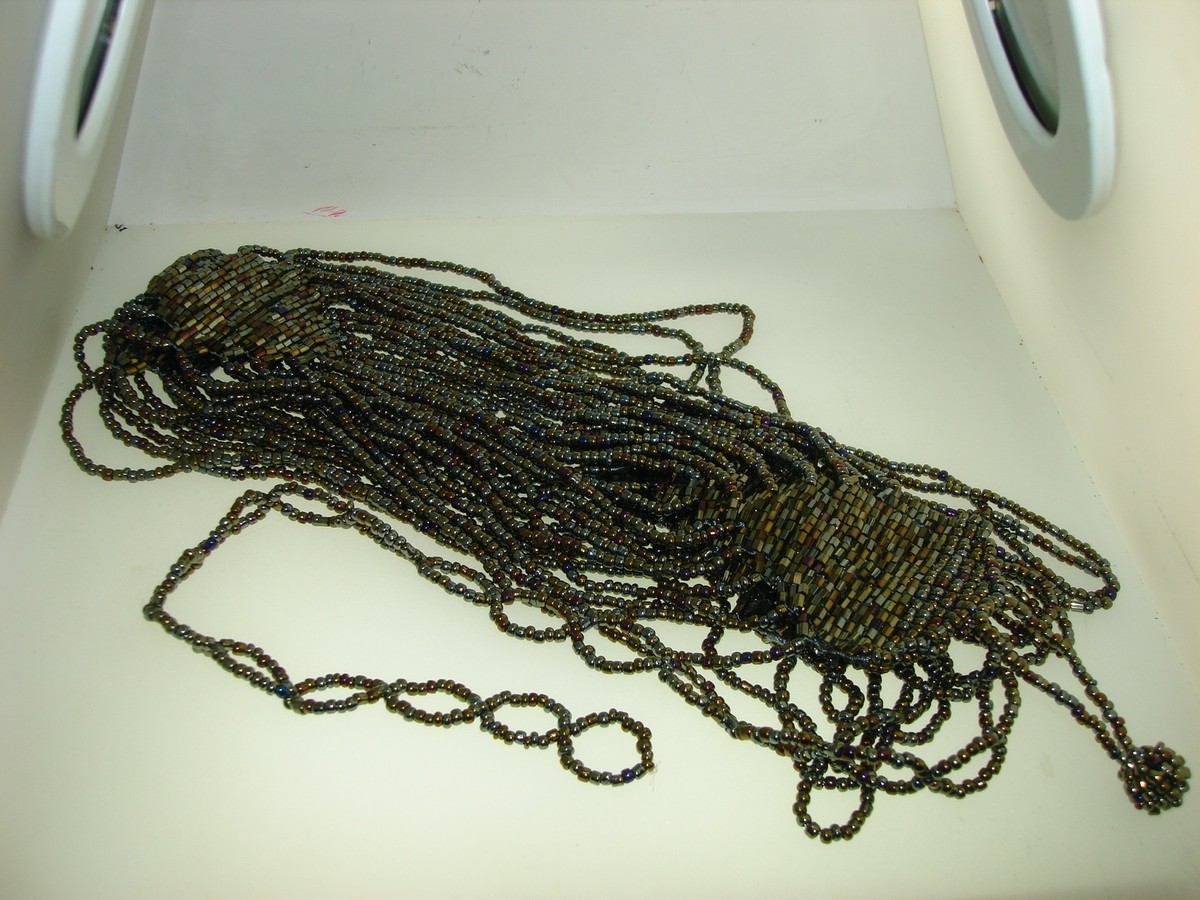 ELEGANT VINTAGE ART DECO IRIDESCENT BLACK GLASS SEED BEAD 
