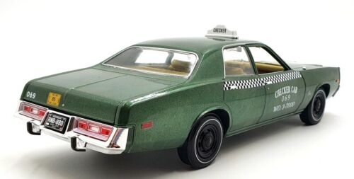 Greenlight scala 1/18 19110 - 1976 Taxi Plymouth Fury Beverly Hills - Verde - Foto 2 di 5