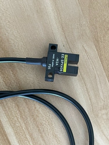 Omron EE-1003 Presa Per Sensore Fotoelettrico - Nuova Di Zecca Con Spedizione Inclusa