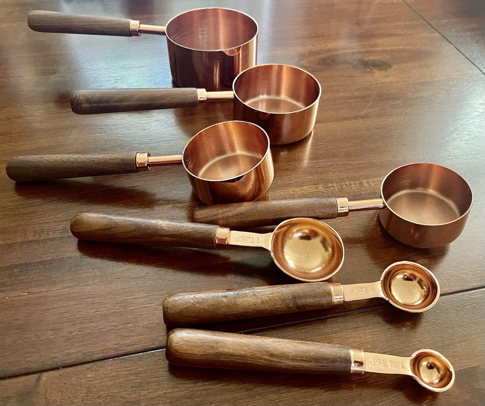 Copper Tone Measuring Set With Wooden Handles. Seven Pieces.