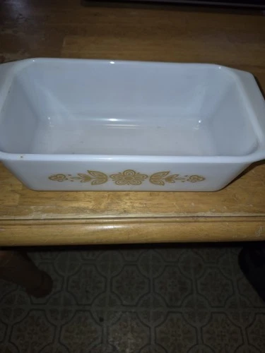 Pyrex Gold Butterfly Loaf Pan 913  9 .5 X 4. 5 X 2.5 Made In USA Bakeware VTG