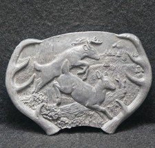 XE07120 VINTAGE 1977  DEER RUNNING  BUCK  DOE WILDLIFE ANIMALS BELT BUCKLE