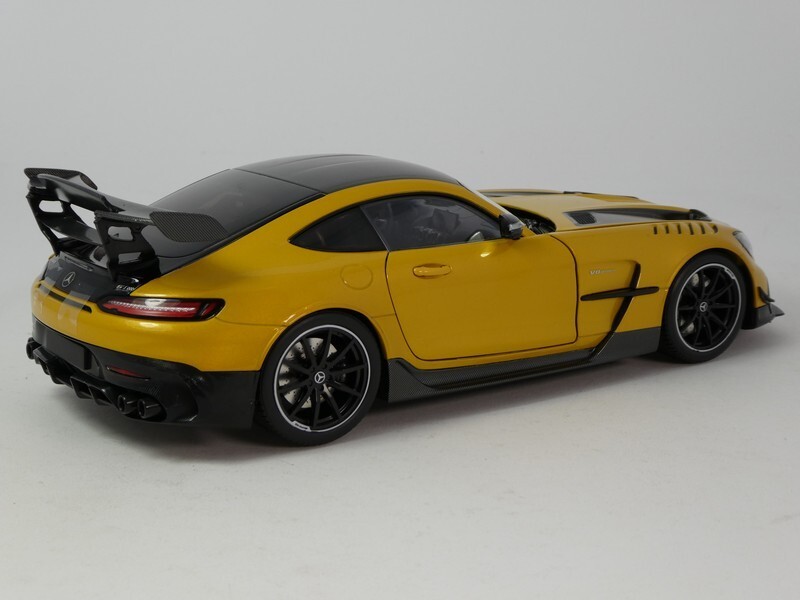 Minichamps 110032021 MERCEDES AMG GT BLACK SERIES – 2021 – YELLOW 1/18