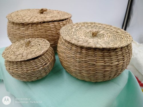 Round Stand Alone Flexible Seagrass Round Baskets Set of 3 Different Sizes Lids - Picture 2 of 9