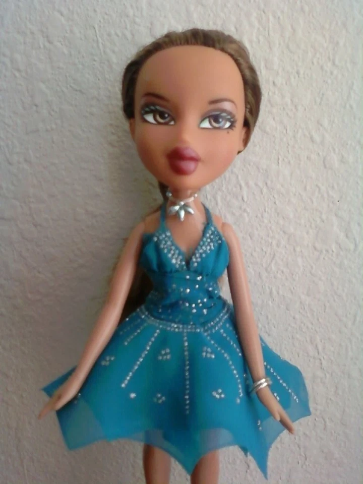 Girlz Niña Bratz Yasmin Muñeca Marrón Cabello y Ojos Joyería Ropa Zapatos  Foto 3 de 4