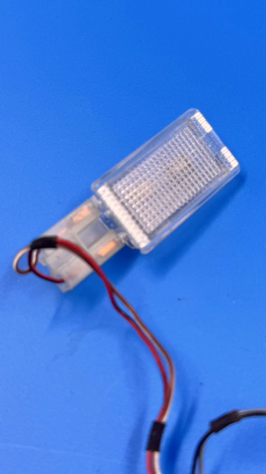 Audi A6 1998 iluminación interior usada, original #1401365-21 mz Foto 2 de 4