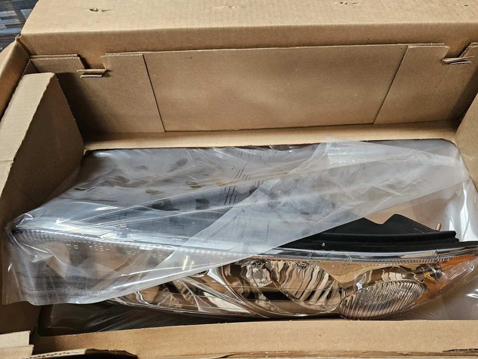 Conjunto de faros de pasajero lateral derecho Mack OEM Foto 3 de 4