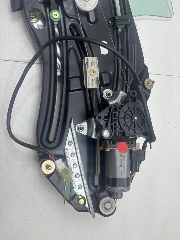 1997-2006 Jaguar XK8, XKR motor de janela conversível e regulador traseiro direito - Imagem 2 de 4