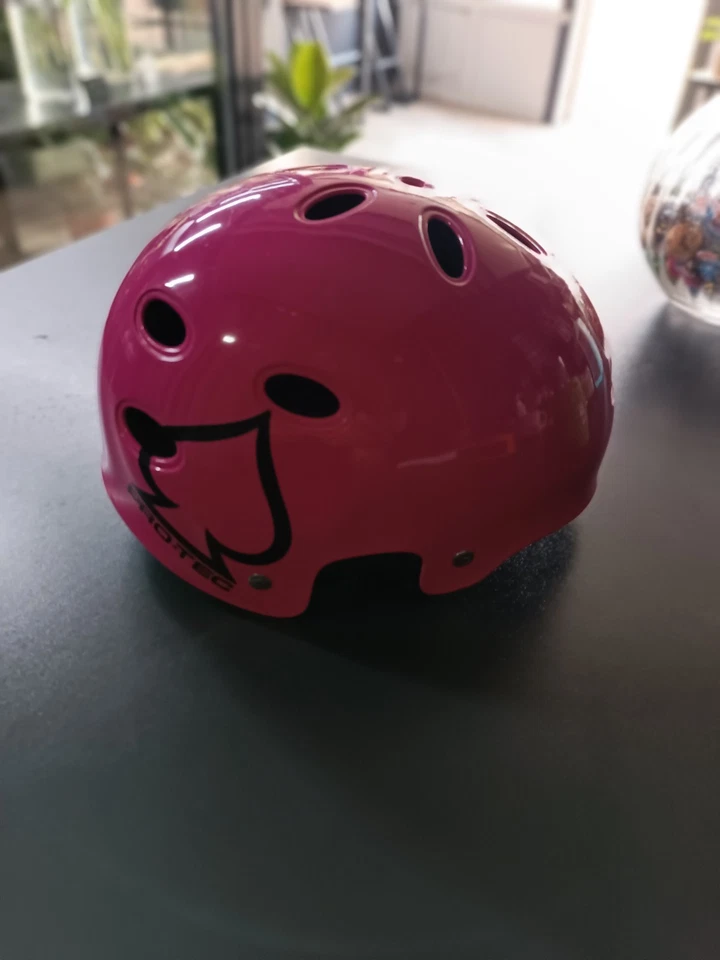 PRO-TEC Water B2 Wake Helmet Size Small Punk Pink 49-52cm. Kite Wake Sports - Image 2 of 4