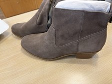 NEW Vionic suede ankle boots sz 9m