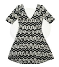 Everly Womens Dress Size M Ivory Black Floral SheathLace Short Sleevel Formal