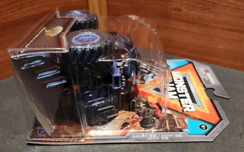 NEW 2024 SPINMASTER MONSTER JAM™ *NIGHT STORY™* SERIES 36 1:64 DIE-CAST - Picture 6 of 11