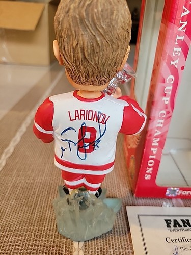 AUTOGRAPHED IGOR LARIONOV STANLEY CUP BOBBLEHEAD - Picture 3 of 6