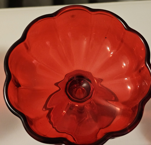 Set of (4) Target Bullseye's Valentines Red Champagne 5.4 oz Coupe Glass (NIB) - Picture 4 of 5