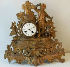 Pendule en régule au décor de chasseur