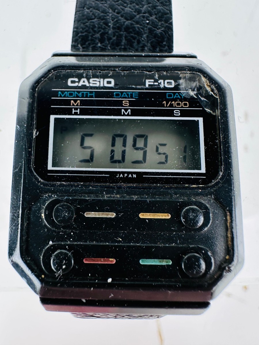 Casio F-100 Vintage Watch 1977 Black Resin Plastic Digital Alien