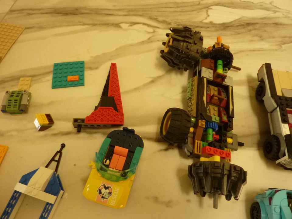 Bulk LEGO lot Marvel, car, boat, block Minifigure and MORE APPROX. 7 lbs - Image 4 of 4