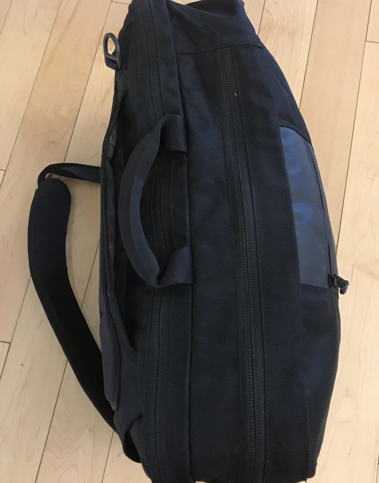 Timbuk2 Classic Messenger Bag KDS19  19” X 13” X 5”. Excellent! - Image 4 of 4