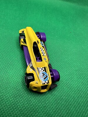 Hot Wheels 2013 Mattel Mid-EVII Yellow Purple Sports Car Made in Thailand #37