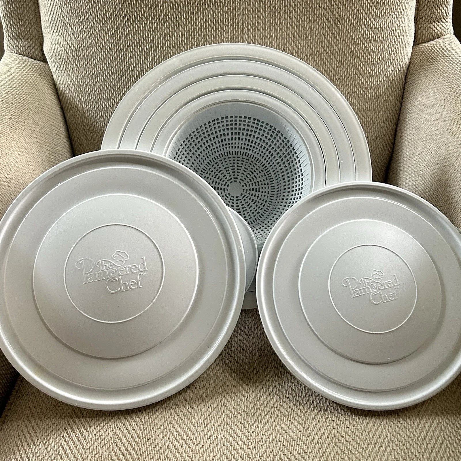 Pampered Chef Nesting Mixing Bowl Complete Set Colanders Lids Grip Bottom USA