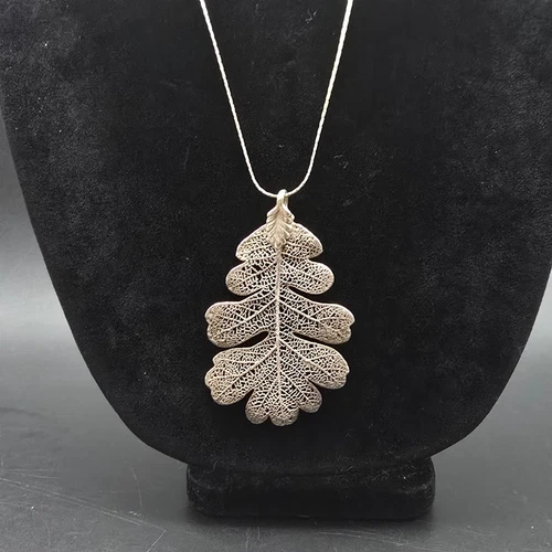 Silver Tone Leaf Pendant Necklace Fall Autumn Vintage Costume Jewelry