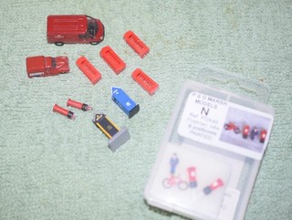 N Guage Post and phone boxes with vehicles