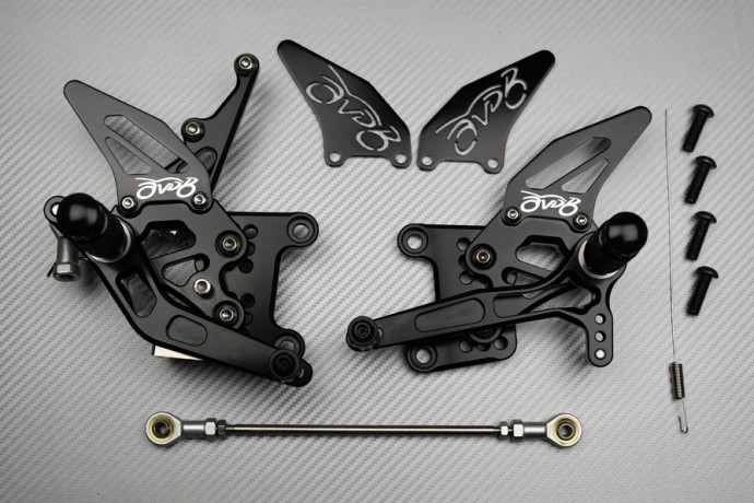 Commandes reculées AVDB noires pour éliminer la fatigue et améliorer le grip sur Speed Triple 955i