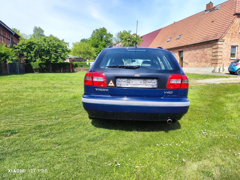 Verkaufe Volvo V40 Kombi 1.8 116 PS In Blau - Bild 4 von 4