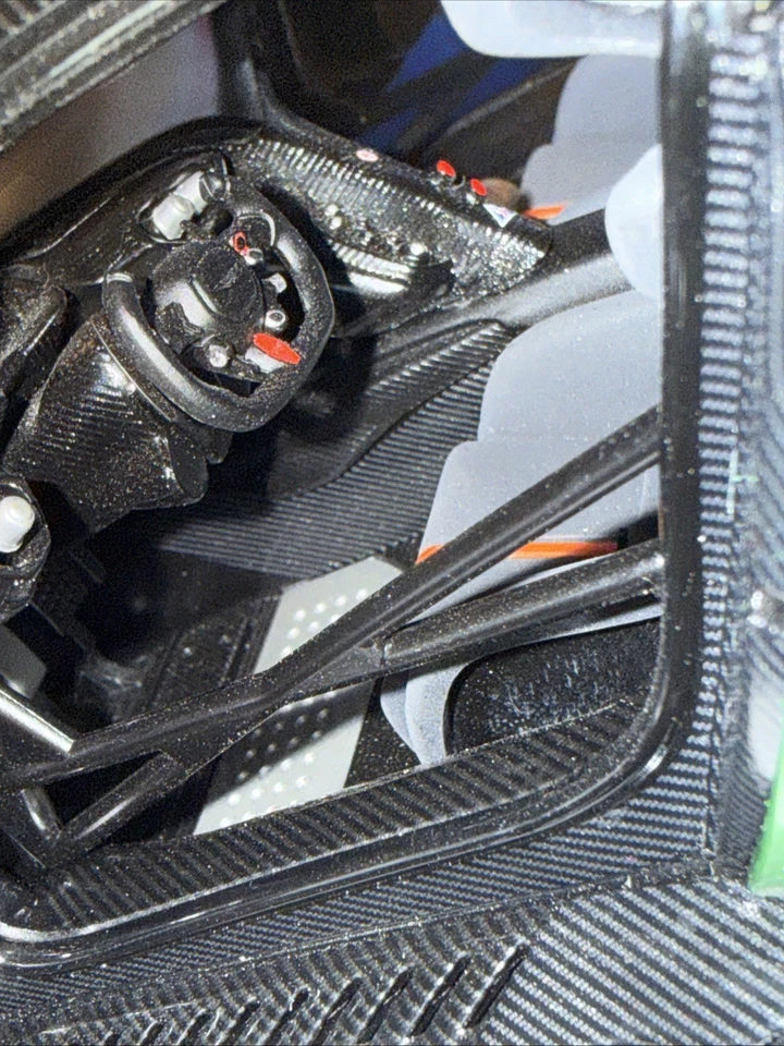 Autoart Aston Martin Vulcan Apple Tree verde con detalles naranjas 1/18 coche 70263 Foto 2 de 4