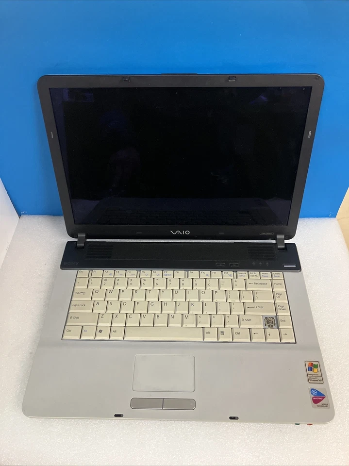Sony VAIO PCG-791L 15.6" Laptop Pentium M CPU, 1GB RAM, 100GB HDD, Windows XP ~ Foto 3 de 4