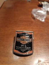 Harley Davidson Genuine Motor Oil Spilla pin Da giacca  Cm2,4x3,1 Circa