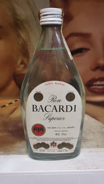 BOTELLA PETACA RON BACARDI SUPERIOR CARTA BLANCA 40º  Y 37,5 CL. MALAGA