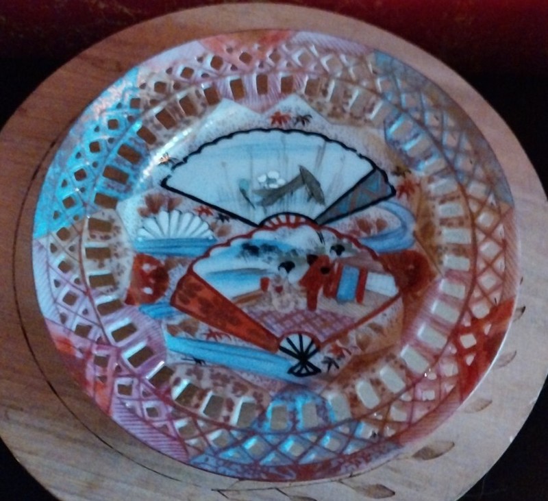 Vintage Hand-painted Japanese Fan Geisha Gold Trimmed Dual Pattern Lace Plate
