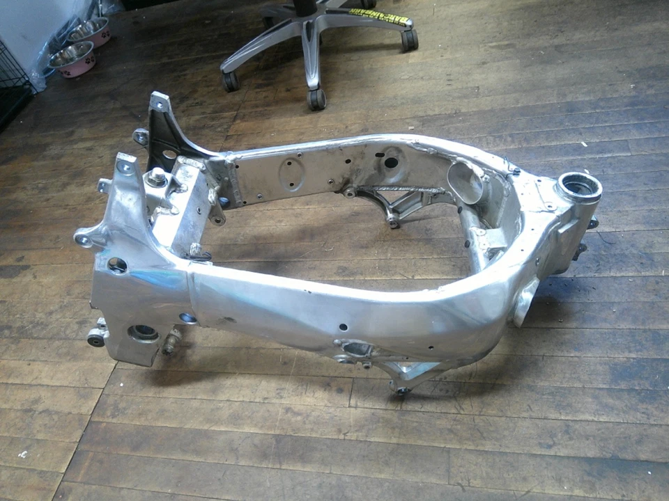 97-99 Suzuki Gsxr600 Gsxr 600 Srad chassi quadro EZ Reg Clr 1998 98 1997 1999 - Imagem 2 de 4