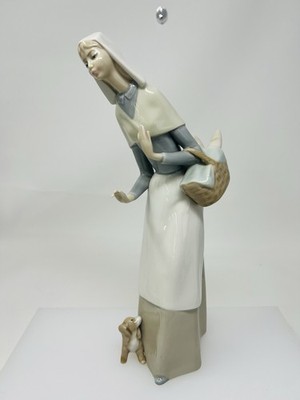 Lladro Shepherdess With Dog Girl W/Basket Retired Figurine 1034 MIAB