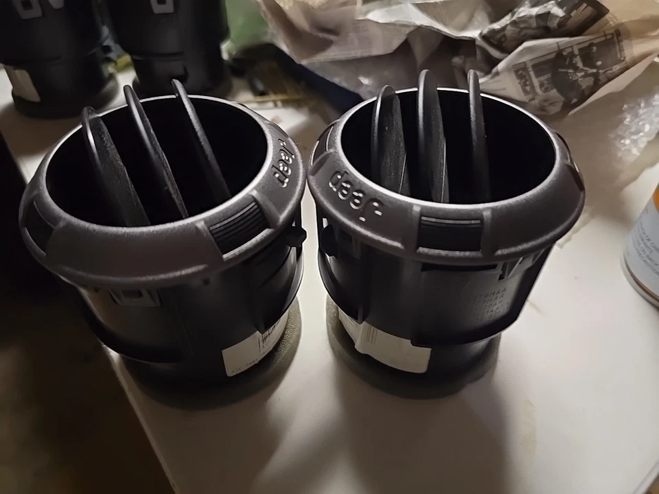 Jeep JK Wrangler OEM gris oscuro par (2) de ventilaciones de aire acondicionado para tablero de calefacción 2011-2017 Foto 2 de 4