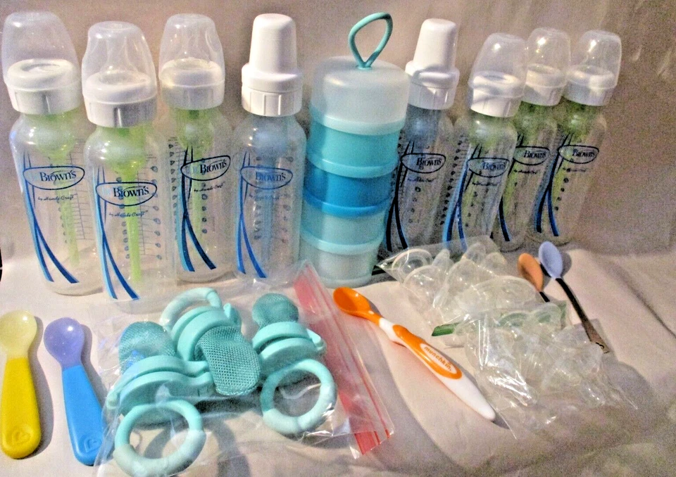 Lote de 8 biberones anticólicos para bebé Dr Brown's calidad 8 oz 85 piezas+ y Munchkin Foto 2 de 4