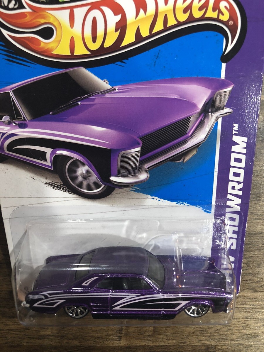 Hot Wheels HW Showroom '64 Buick Riviera - Édition Violette 238/250 - Boîte Non Ouverte