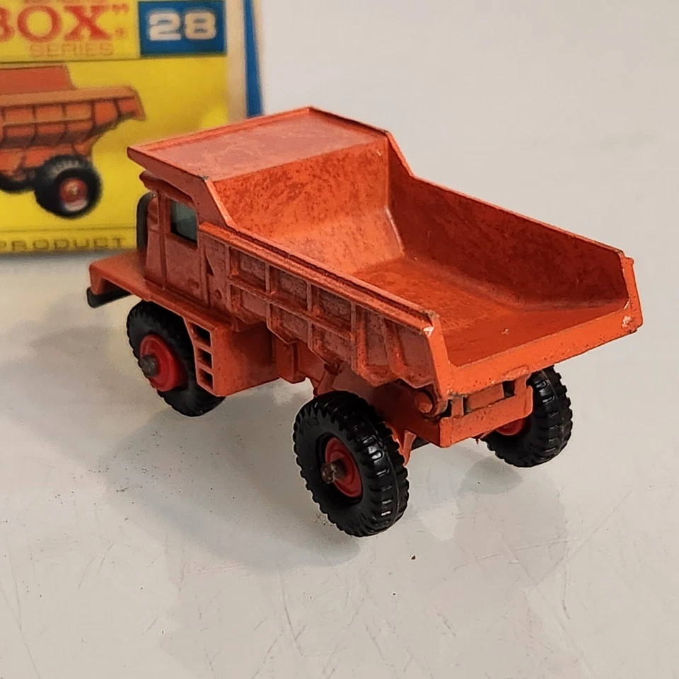 Camión de volteo vintage Matchbox Lesney #28 Mack 1968 Inglaterra ruedas sueltas caja rugosa Foto 4 de 4