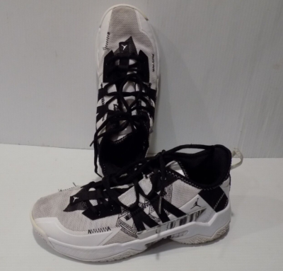 Men's Nike CW2457-100 VW1 Air Zoom White Shoes Size 8 Jordan Take