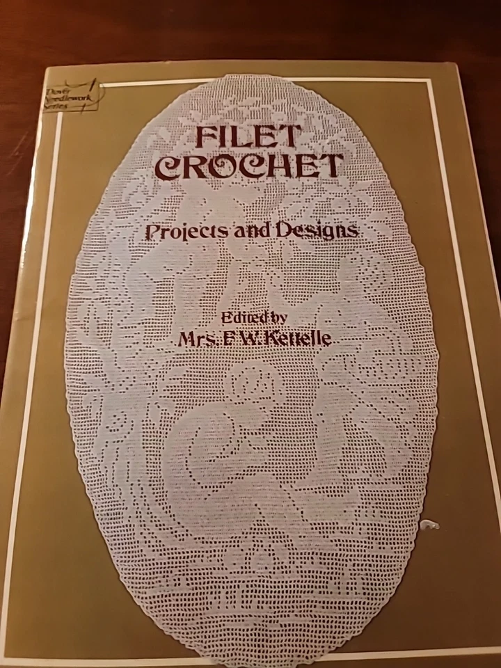 "Filet Crochet Projects & Designs" por Mrs F. W. Kettelle Dover Publications 1979 Foto 2 de 3