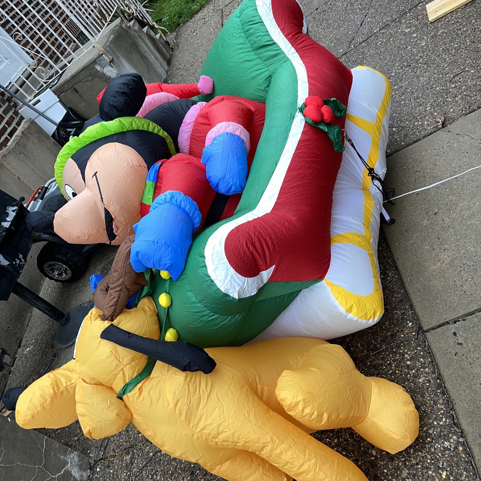 Disney Mickey Minnie Pluto Christmas Sleigh Airblown Inflatable 8ft