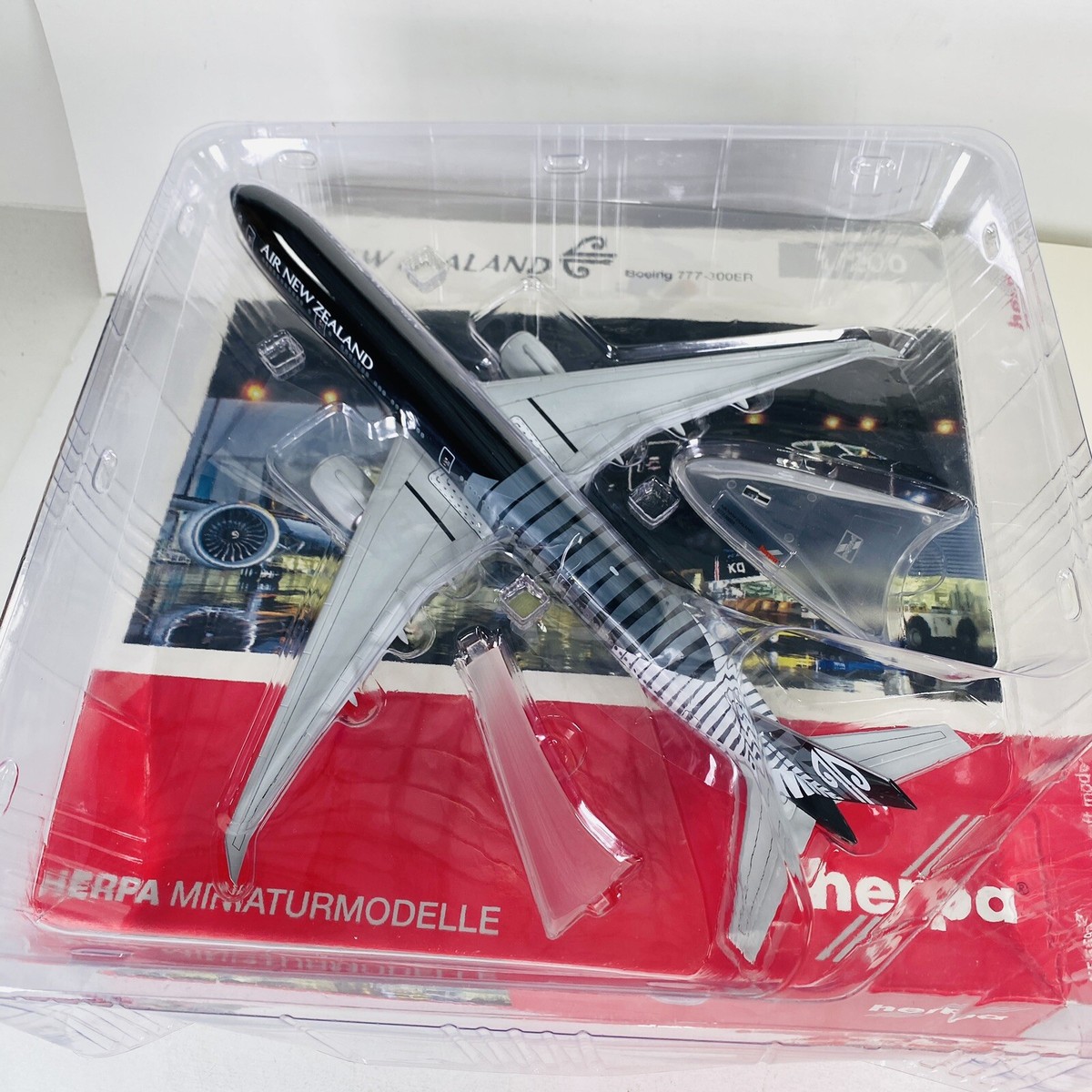 Herpa Boeing 777-300ER 1/200 Air New Zealand All Blacks ZK-OKQ