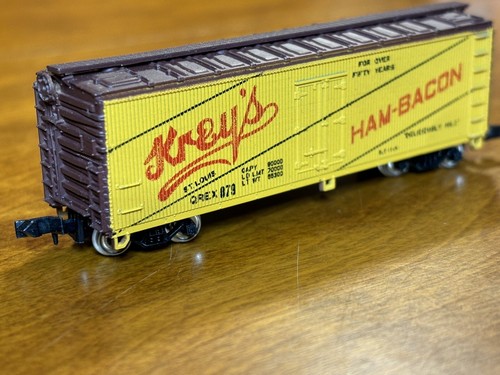 N Scale Con-Cor KREY'S HAM-BACON ST. LOUIS QREX 879 REEFER CAR - Picture 2 of 8