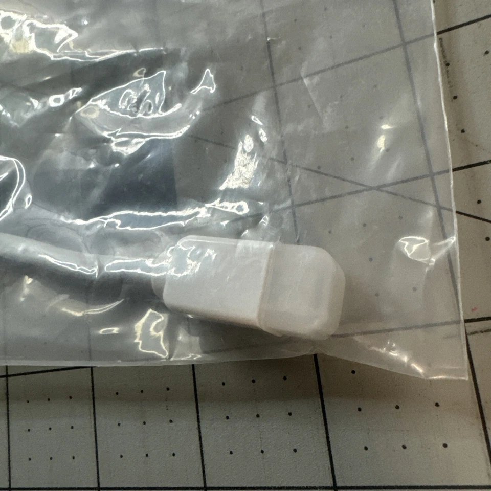 NEW GENUINE APPLE DISPLAY ADAPTER MINI-VGA to VGA OUTPUT M8639G/A OEM iMac mac - Image 4 of 4